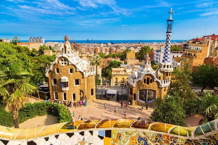 Combo: Skip the Line Sagrada Familia & Park Guell Guided Tour