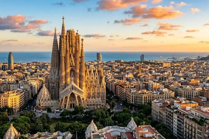 Barcelona in 1 Day: Sagrada Familia, Park Guell,Old Town & Pickup